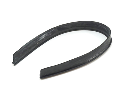 Guarnizione vano motore, anteriore. Porsche 911 1974-89 - 91150411302 - URO-008813, 1685800400