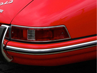 Ecke der hinteren Stoßstange, schmaler Gummi und Zierleiste. Porsche 911 1969-73 - 90150504300, 90150504302 - 911287, 1684400406, 9455